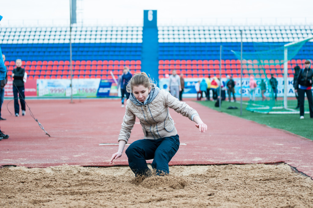 青少年运动损伤的特点,哪些体育运动损伤膝盖