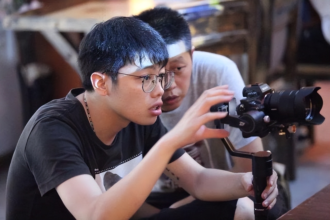 灏忎紬闂峰０鍙戣储琛屼笟,闂峰０鍙戣储琛屼笟