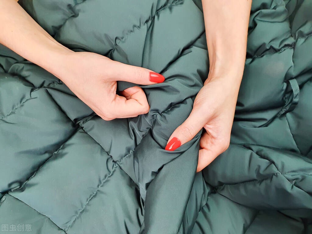 羽绒服脏了怎么局部洗不留印,清洗羽绒服的最佳办法不用水洗