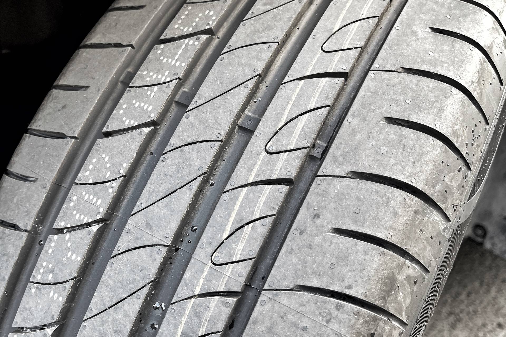 不到一万公里换一根轮胎,7000公里只换一个轮胎可以吗