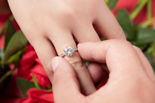 人民日报评年轻人不愿意结婚原因,年轻人不愿意结婚生娃的原因