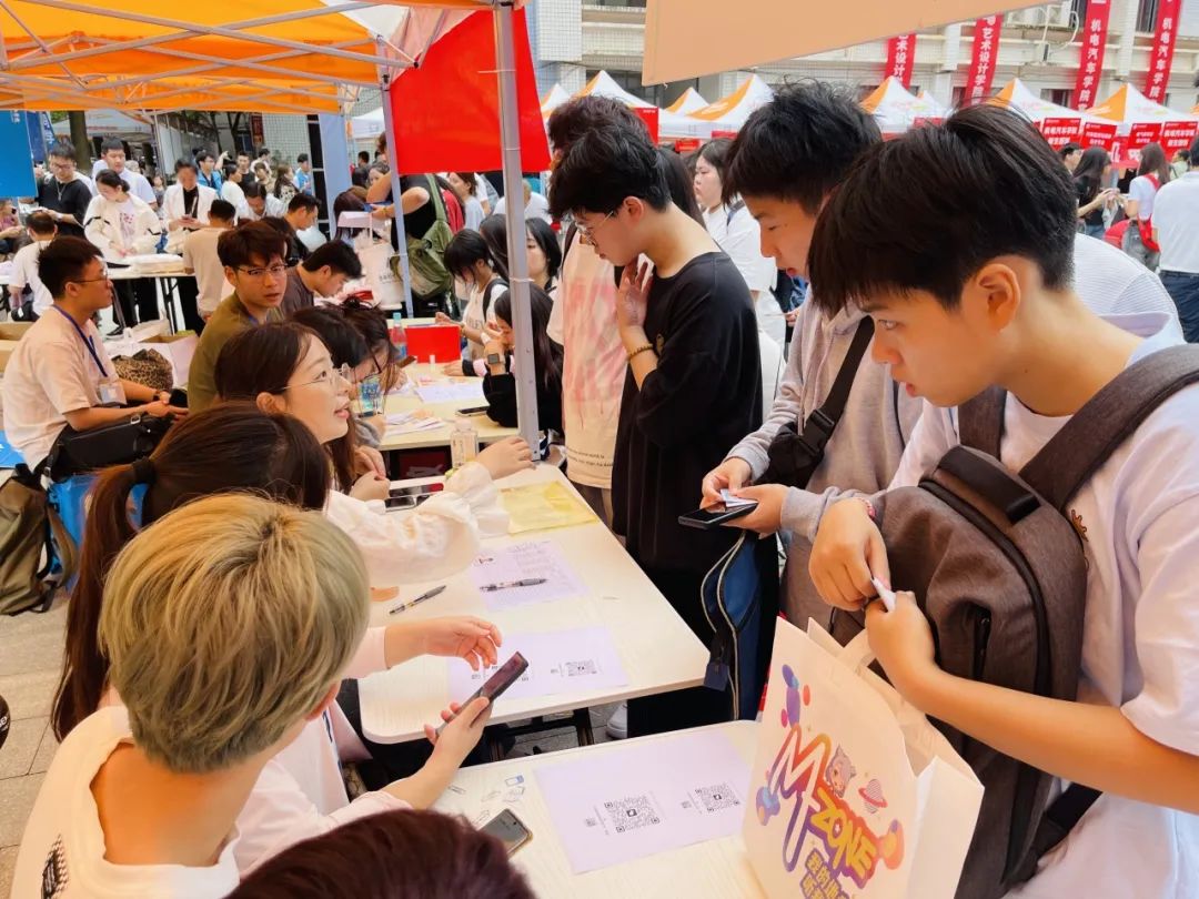 满“新”欢喜！长江职业学院喜迎2023新生！