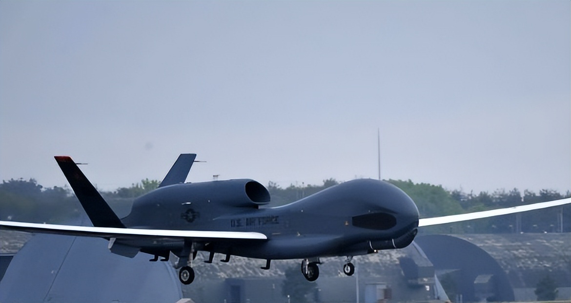 钟南山：明年上半年恢复疫情前状态/河南一地确定高三复学时间/河南发布新冠居家治疗中医药使用指导意见