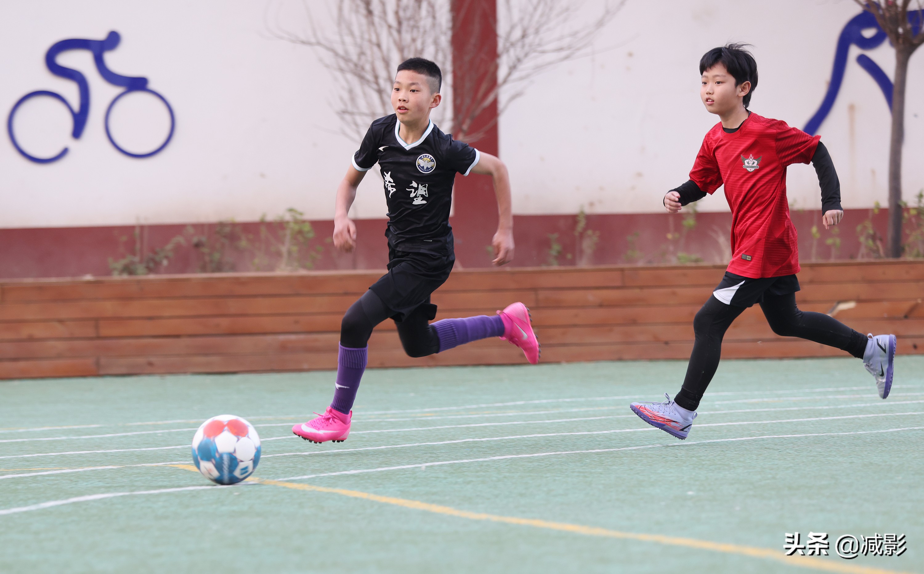校园里的足球小将,足球场上的小小少年