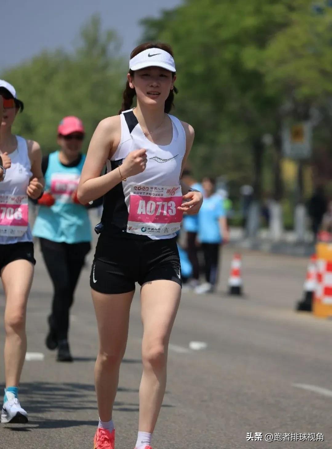女跑者别太保守，跑步标准穿搭出炉