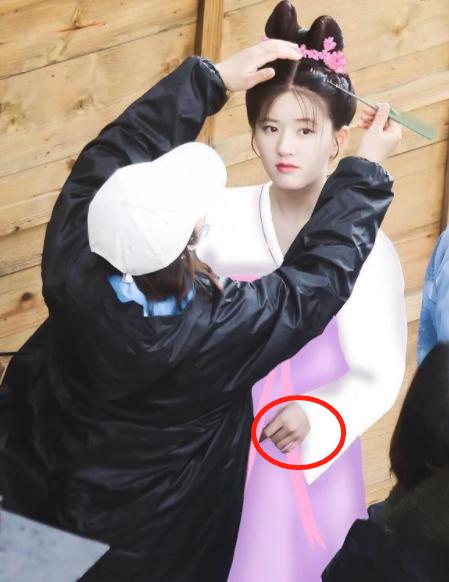 从小黑妞到“白灯泡”，吃美白药、猪蹄敷脸、全身涂粉…女星真难