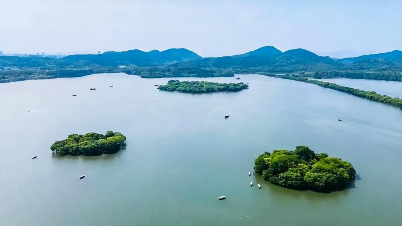 一山二塔三岛三堤五湖分别指什么,杭州西湖的一山二塔三岛