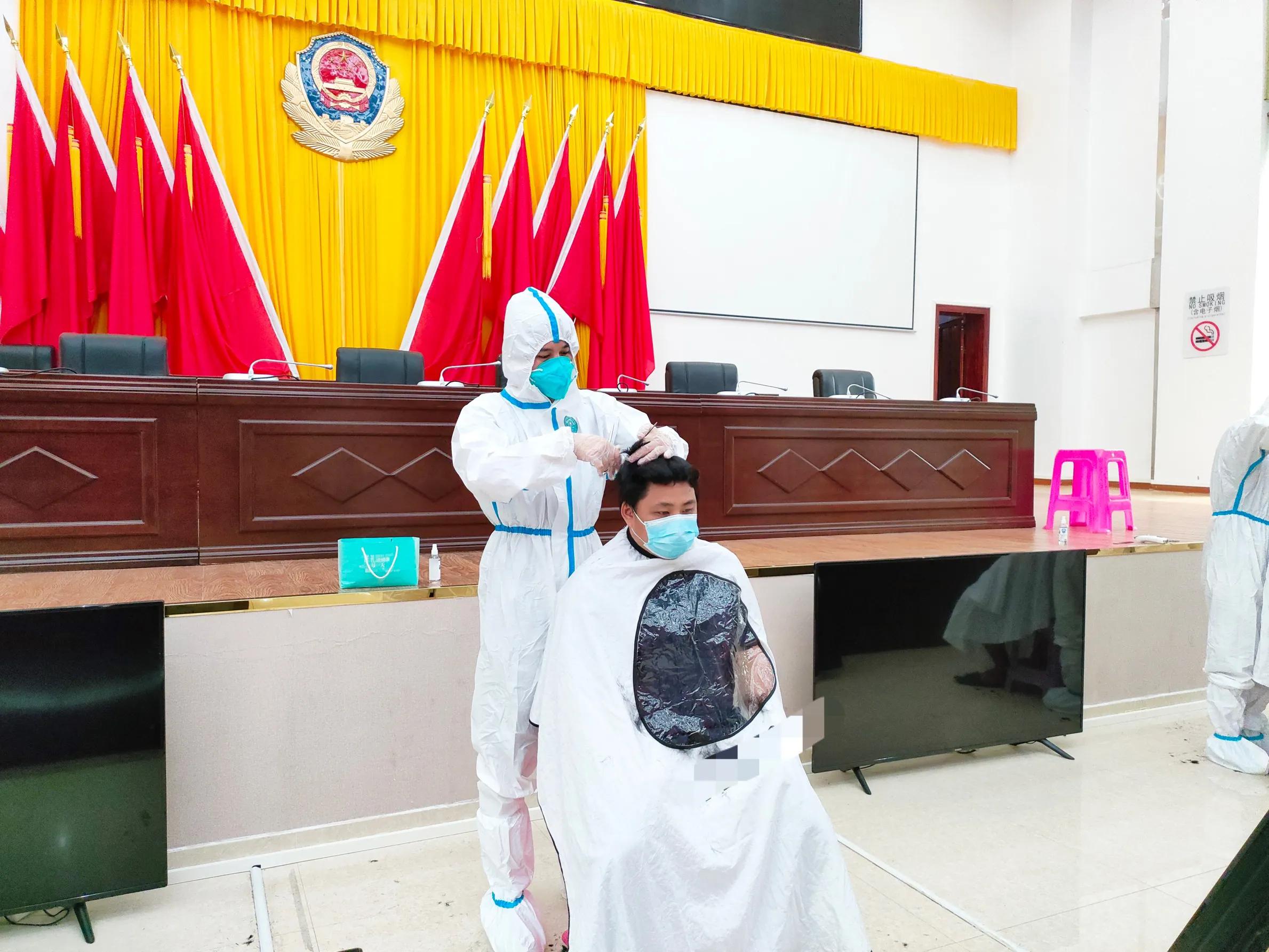 提升为民情怀不断提高群众幸福感,提升履职能力为群众排忧解难