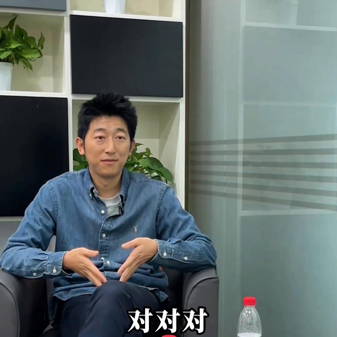 你可能没见过这样开手机店的，一开就是20年，龙翔通讯从...