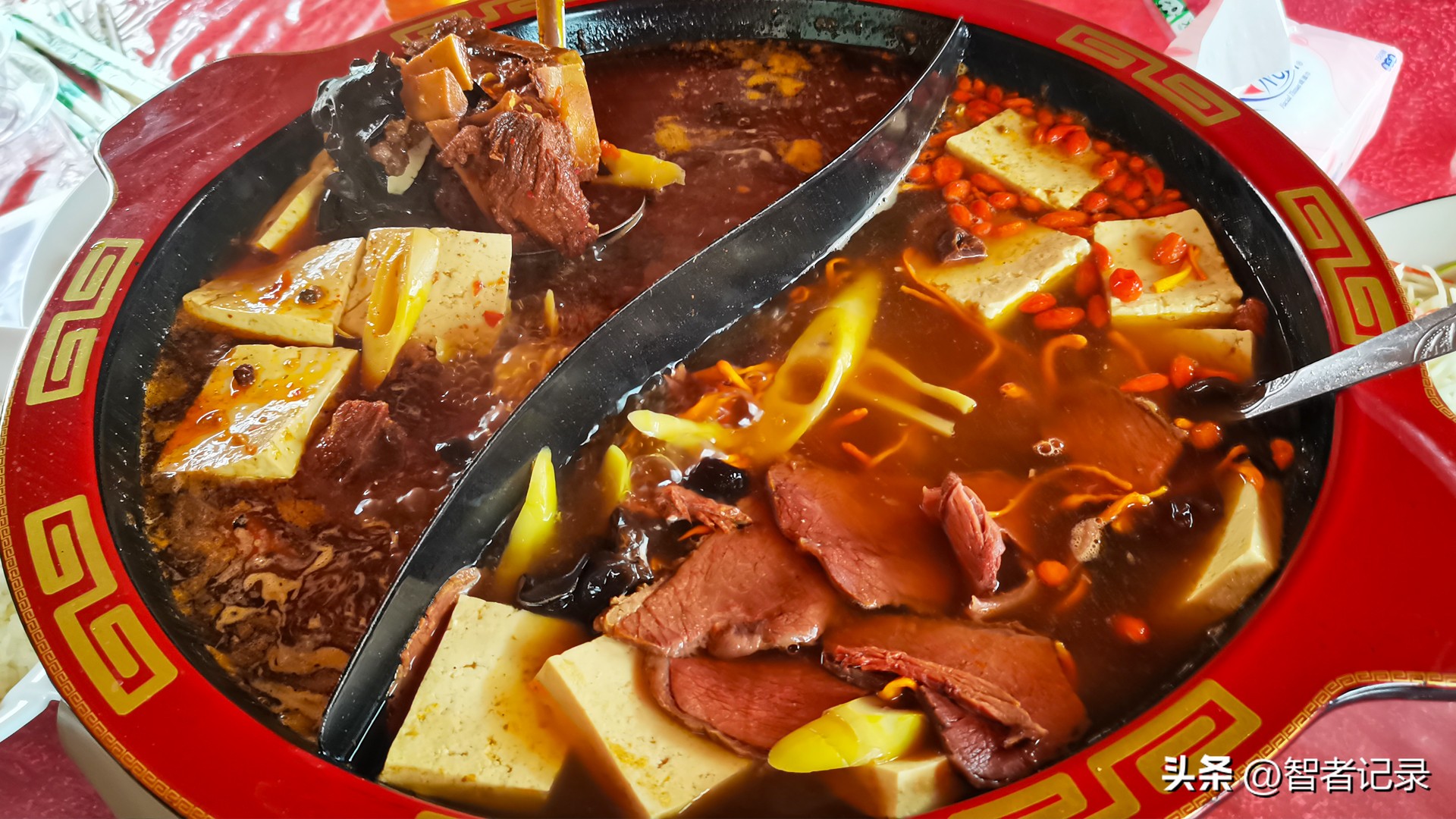 西藏牦牛肉火锅美食推荐,打卡最好吃的牦牛肉火锅