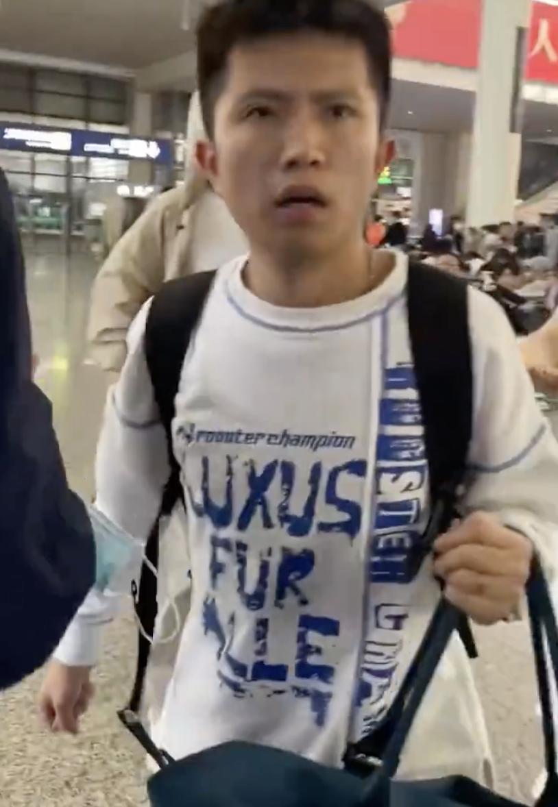 张杰谢娜出现在机场,张杰谢娜去机场合照