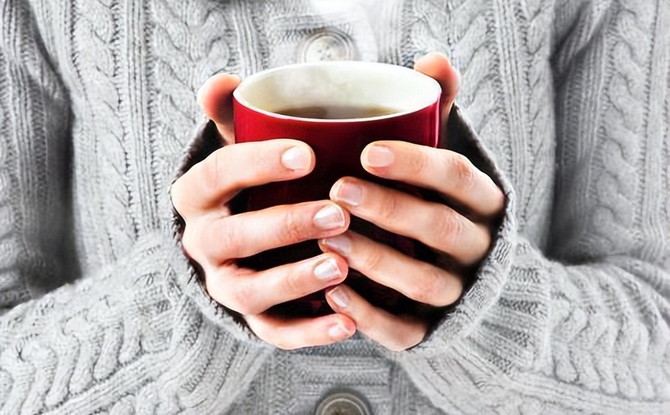 来例假量大血块多的原因有哪些呢,月经排出像猪肝样的血块是好事吗