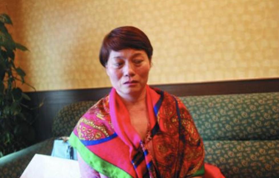 某校长拥有351套房产，出轨后当众掌掴原配，把三个女儿送进监狱