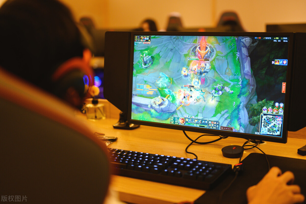 用800块配一台办公游戏主机和显示器，京东自营+淘宝