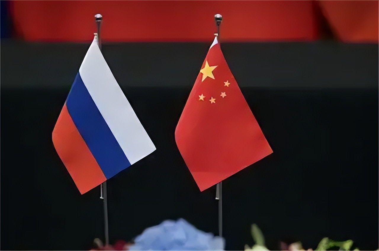 鎷滅櫥鍥炲簲鏈濋矞鍙戝皠涓ゆ灇瀵煎脊,鎷滅櫥瀵规湞椴滃彂灏勫寮圭殑鐪嬫硶