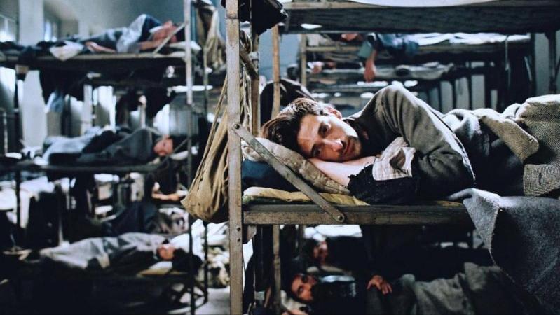 钢琴家战争的残酷,钢琴家战争片段