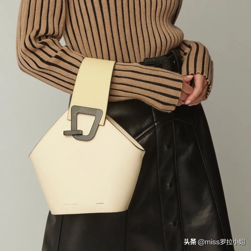 袁咏仪买名牌包包,袁咏仪同款小包