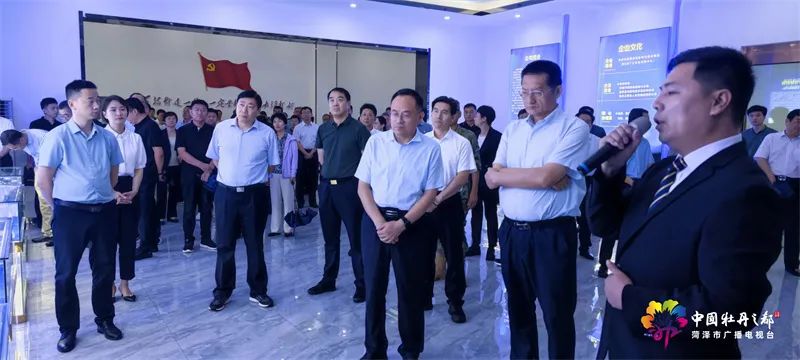 主要领导实地考察项目建设,县委书记带队观摩项目建设