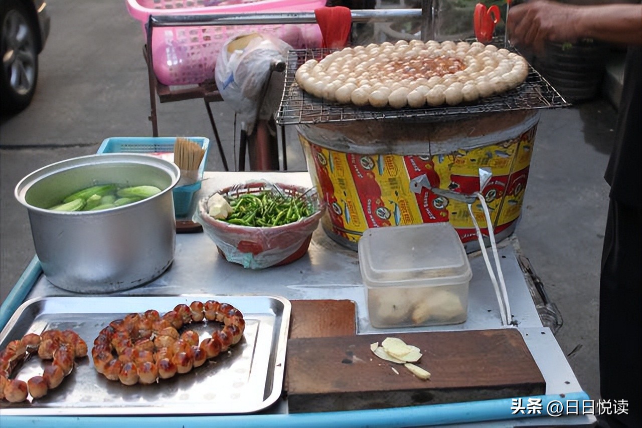泰国美食街边小吃跳跳虾,泰国小吃排行榜前十名