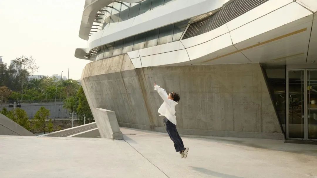 女生初中辍学打工到香港读博,从小辍学后去香港读博