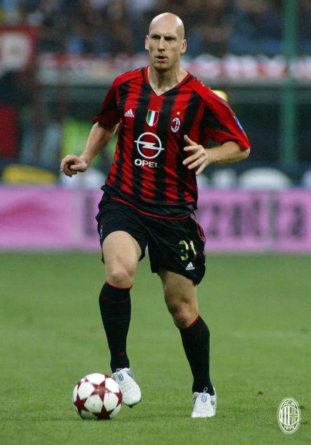 当今足坛最有潜力的中后卫,世界足坛最伟大球星排名