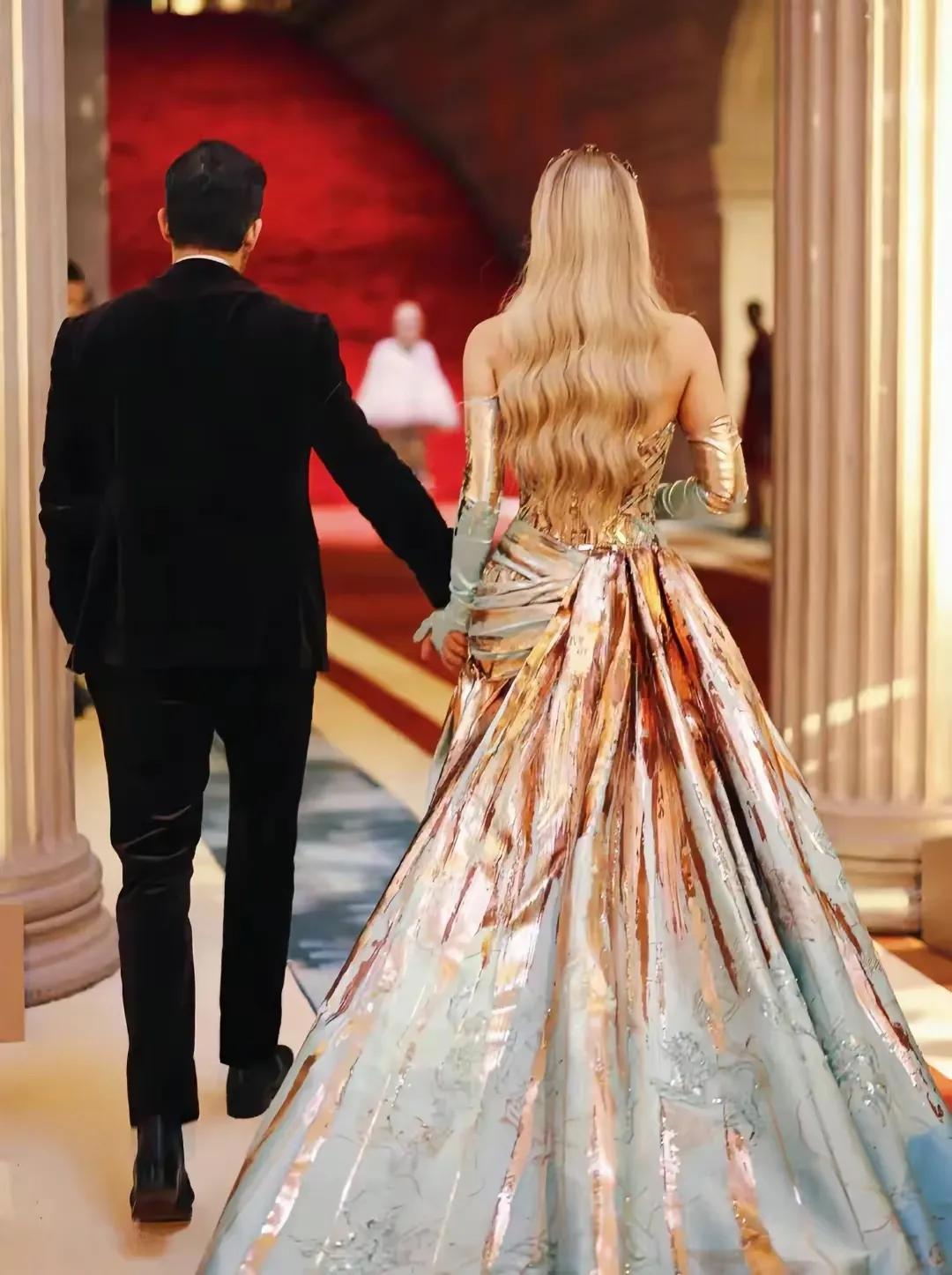 谷爱凌2019穿抹胸裙,谷爱凌穿白色长裙