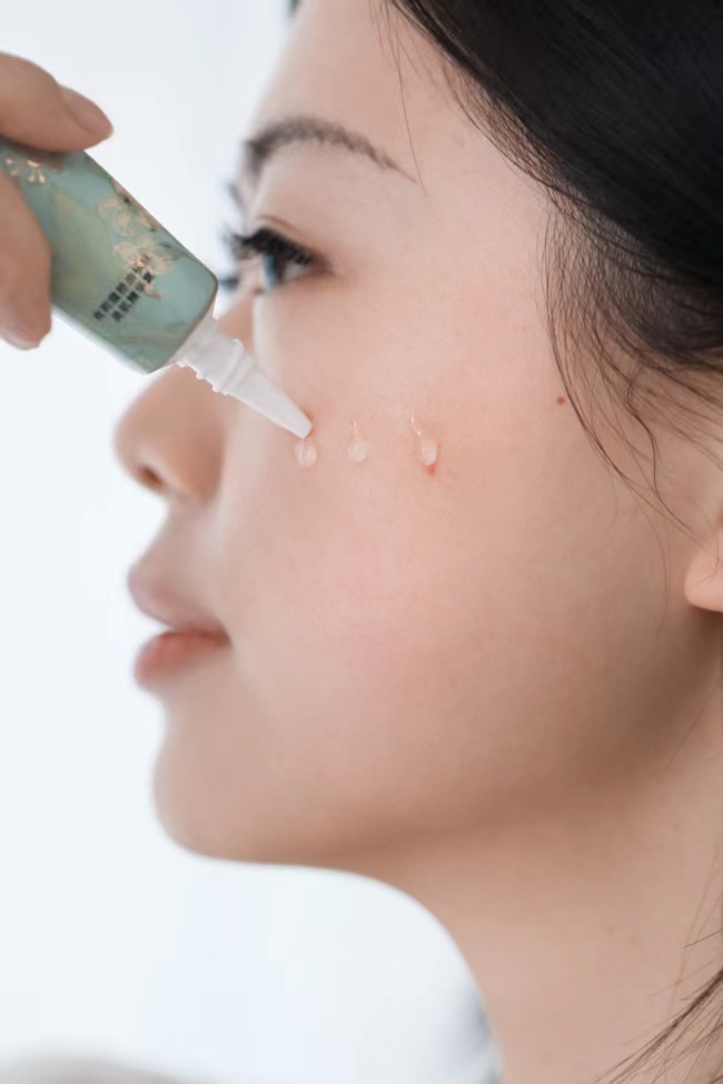 鐜帀钄荤鐥樻帶娌圭編鑲岀簿鍗庨湶鐢ㄦ硶,鐜帀钄绘姢鑲ゅ瑁呯帿鐟扮簿鍗庢补