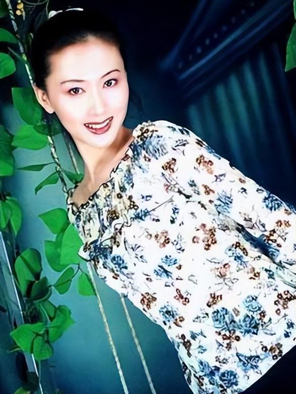 中国第一“裸模”汤加丽：走红后丈夫提出离婚，父亲骂她丢脸！