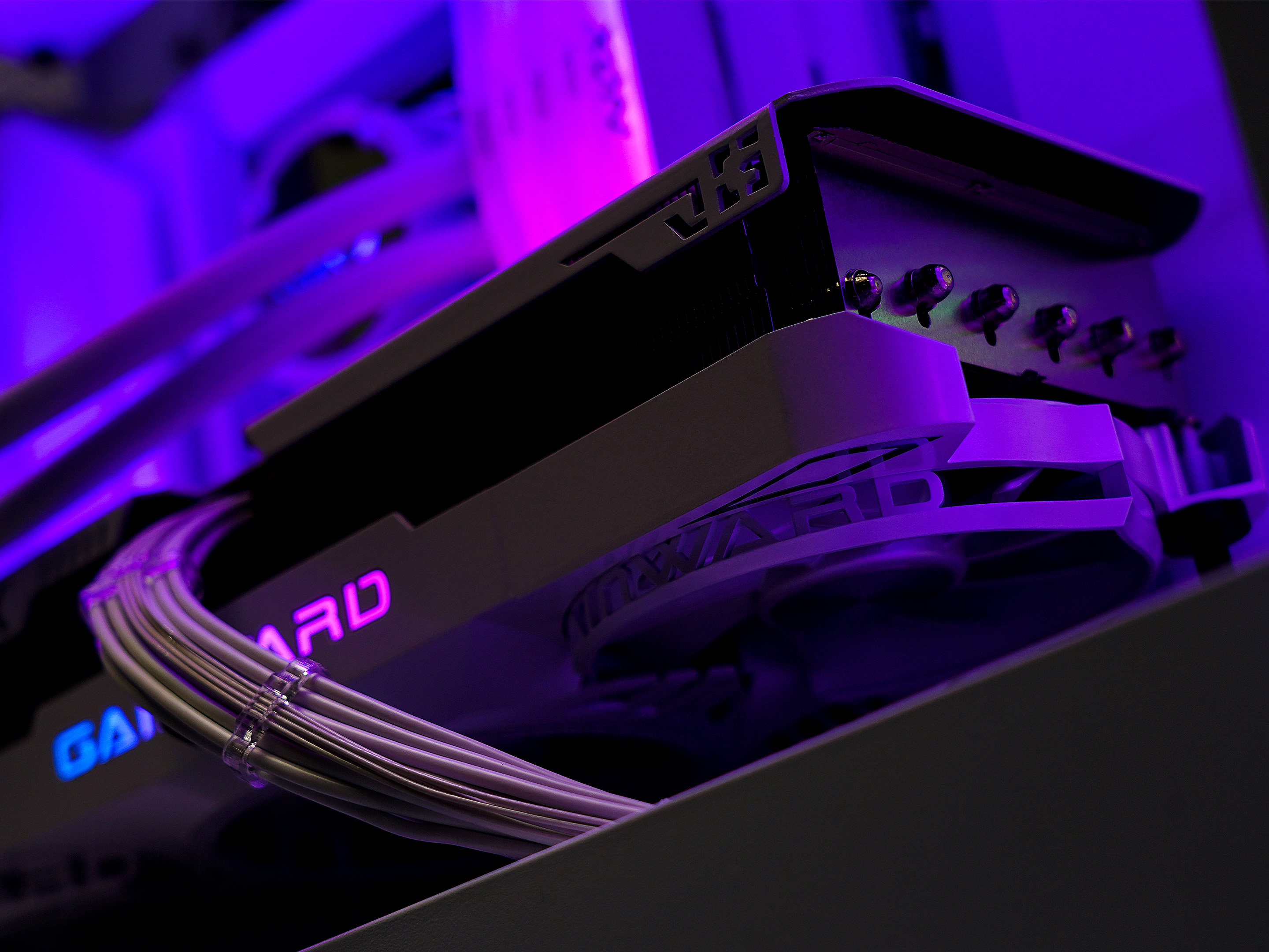 最新装机方式：背插式体验，I7+B760+RTX4070Ti攒台白白的主机