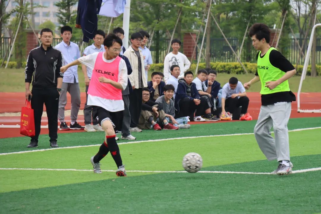 “篮”不住的风采“足”够精彩