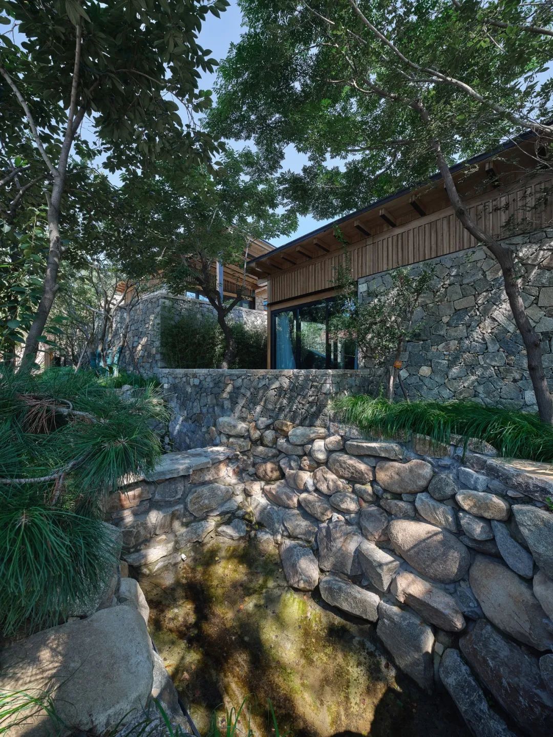 农村自建石头房,农村深山石头房