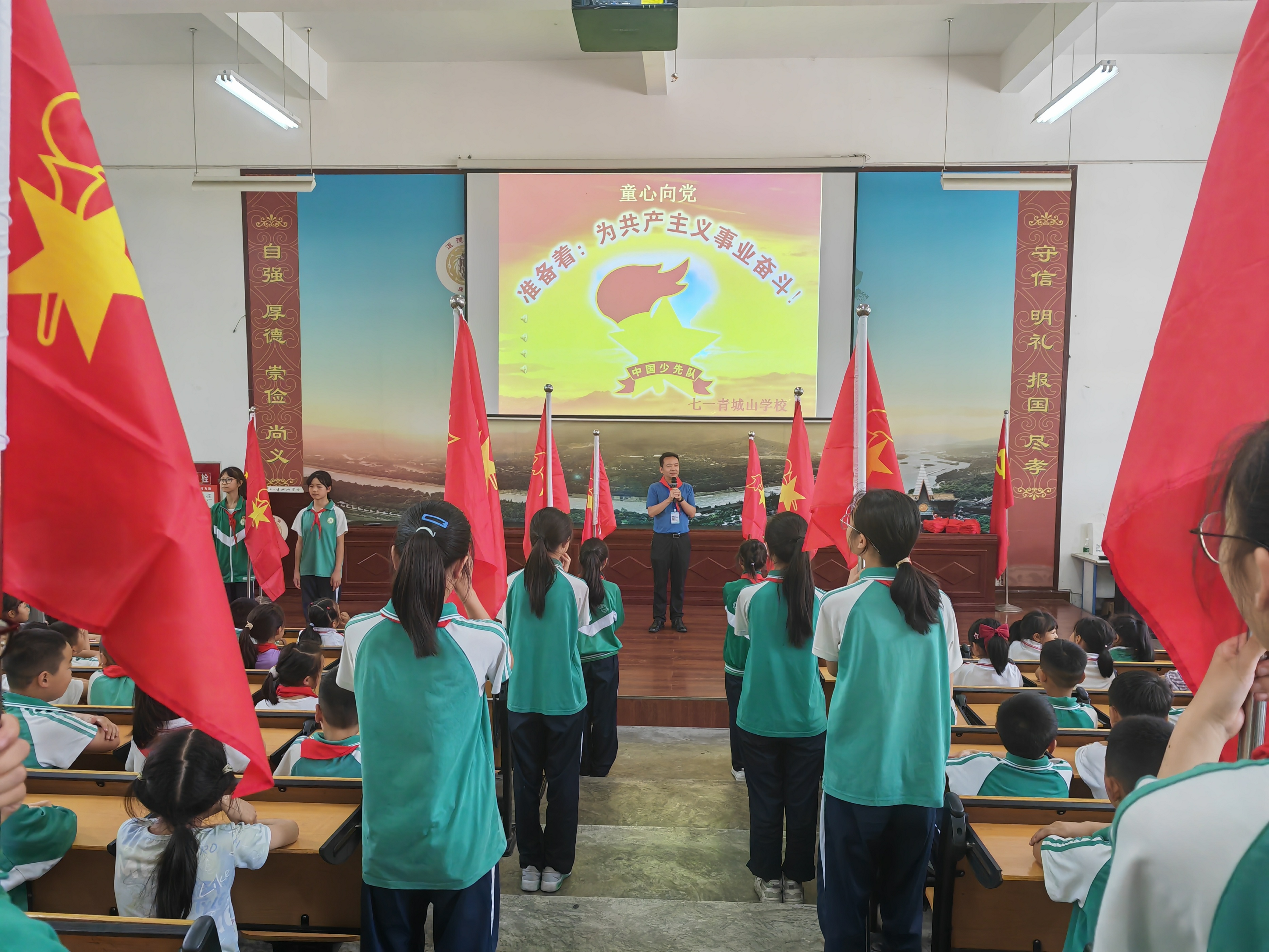 用歌谣赞美童年，用鲜花妆点童心——都江堰市各中小学、幼儿园开展丰富多彩的“六一”庆祝活动