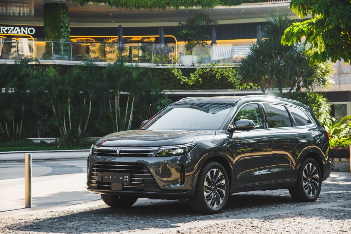 问界m7四驱豪华版用车讲解,问界m7是全新设计的车型吗