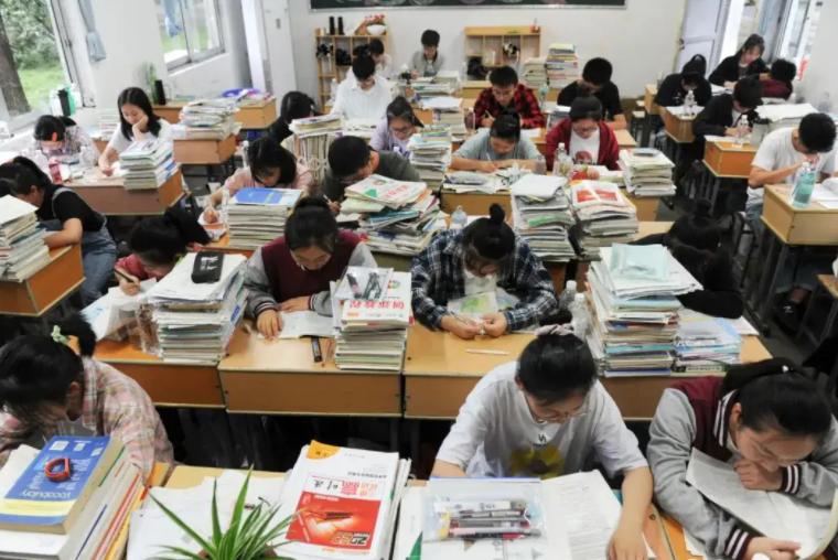 如果高考成绩显示0分，先不要慌，这样的情况出现，大概率是喜讯