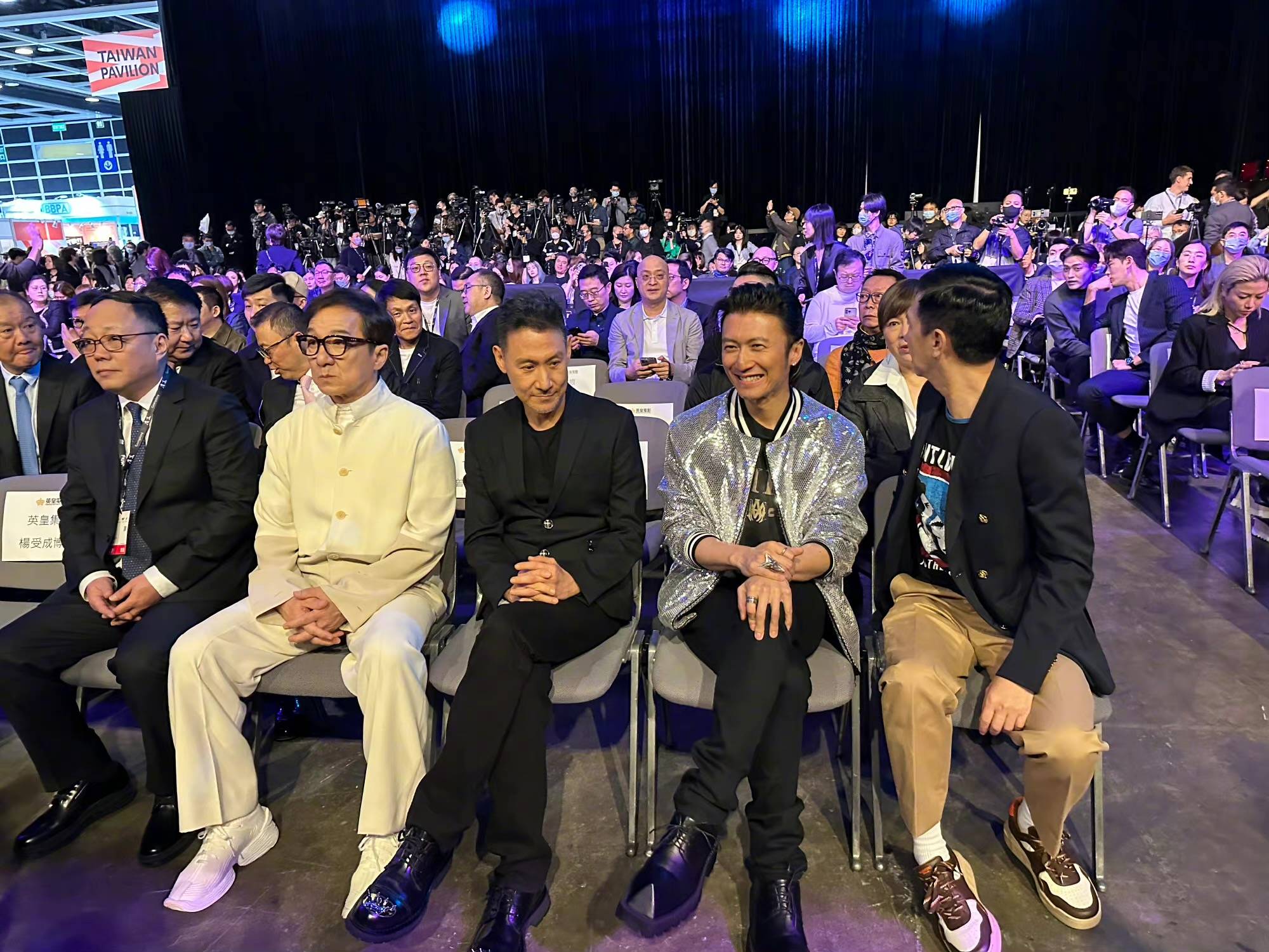 英皇电影巡礼梁朝伟刘德华合影,张学友张家辉谢霆锋刘德华