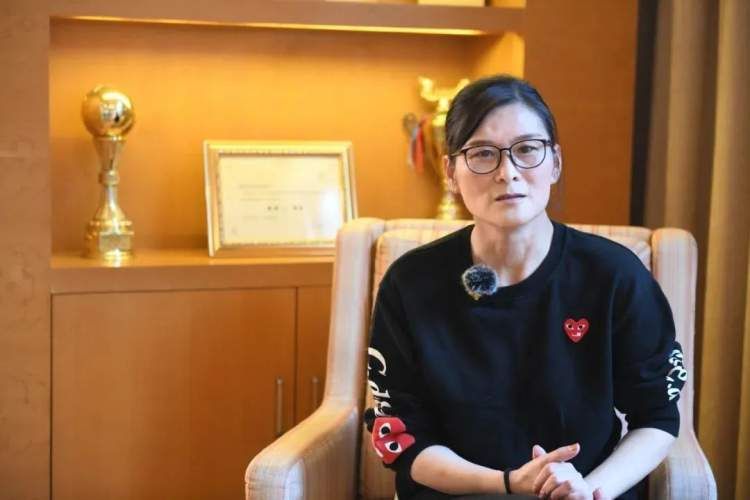 前女足国脚回母校传经送宝，高宏霞：热爱就要一直坚持