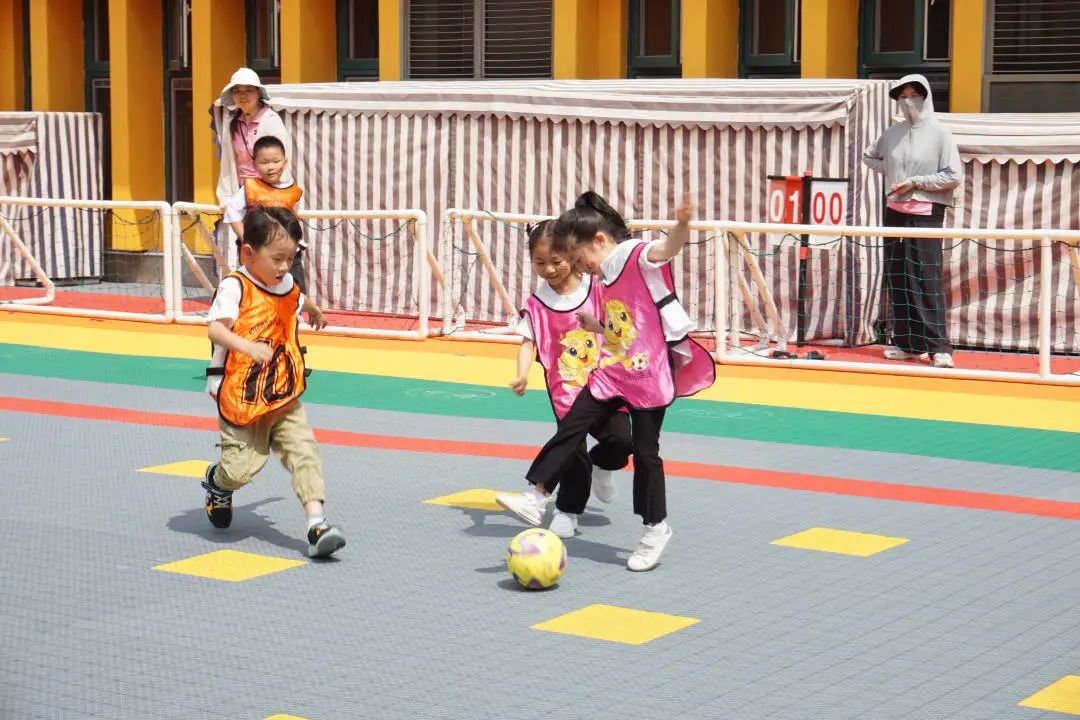 亲子足球运动嘉年华,幼儿园亲子足球嘉年华入场仪式