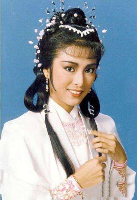 米雪：第一部金庸剧女主，成龙苦追她八年无果，66岁近照仍似少女