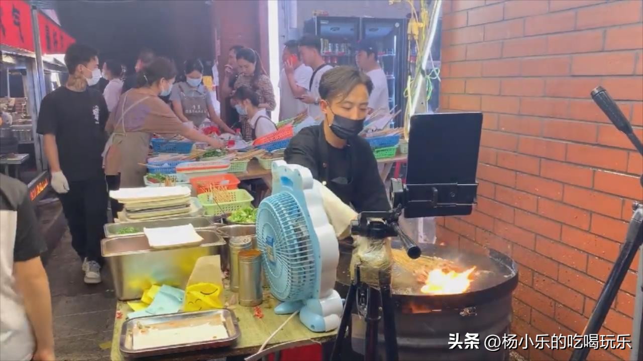 重庆现在最火夜市,重庆夜市人气