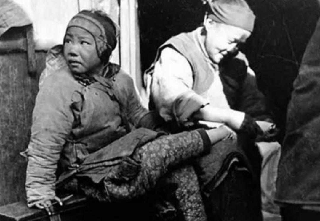 古代女子缠足有多疼,古代女子哪个朝代开始缠足