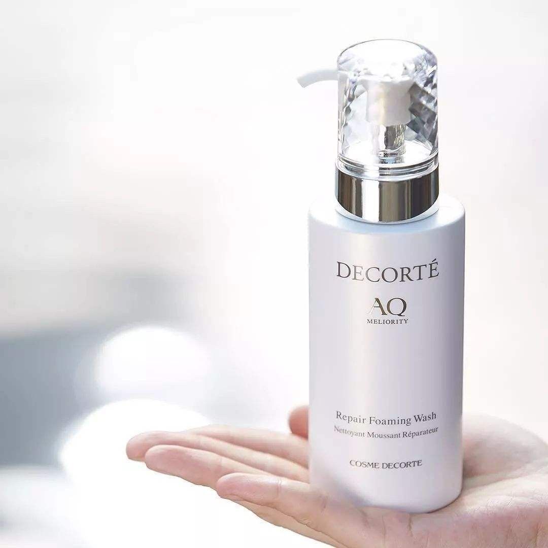 鼻子毛孔大能挤出好多脂肪粒,鼻子上长了像脂肪粒的东西