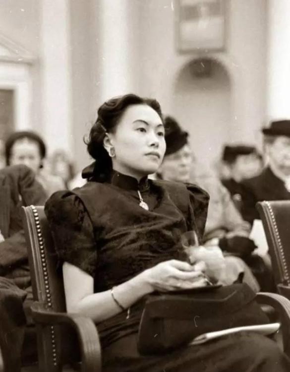 陈香梅：首位入职白宫的中国女人，帮美国人选总统，*小平邓**座上宾