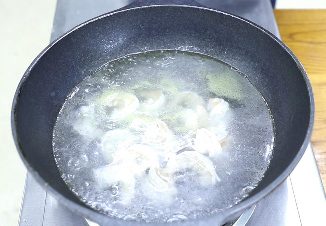 中老年人补钙吃这十种食物最有效,中老年人喝牛奶还是奶粉补钙好