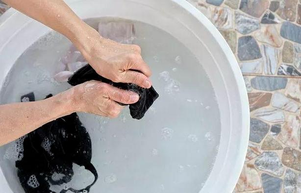 清洗内衣裤用消毒水吗,内衣裤用热水洗好还是冷水