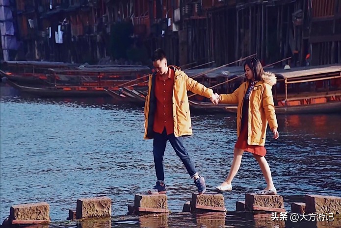 湘西凤凰古城商业化严重吗,过度商业化对凤凰古城的影响