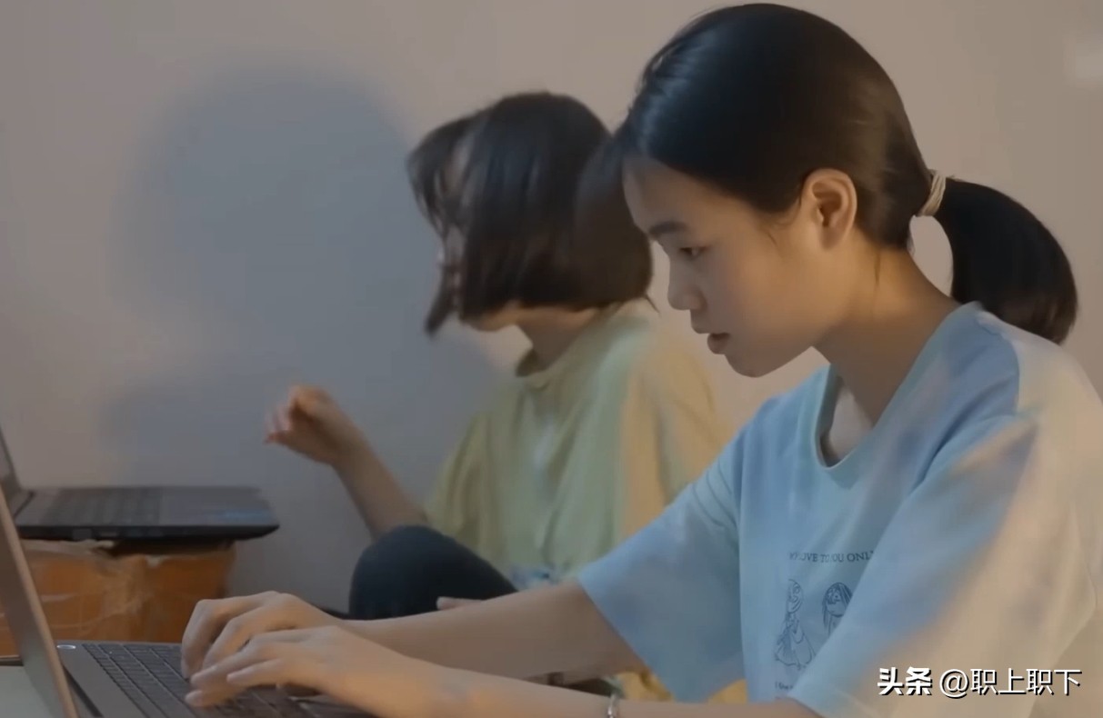 深圳22岁打工妹辞职考程序员后薪水比工厂还低，揭秘五种职业内幕