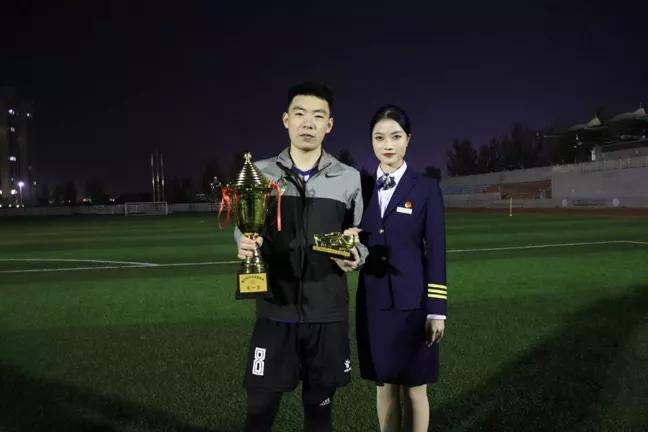 迎新杯足球,争做阳光少年彰显足球精神