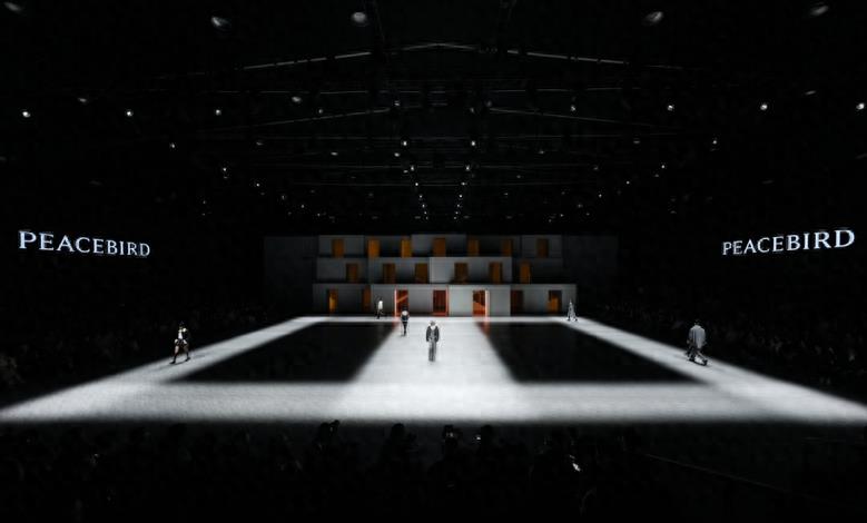 太平鸟镂空最新款,绒爱服饰