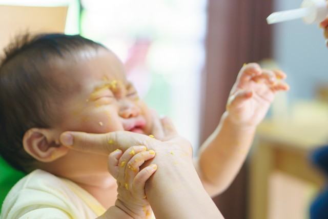 宝宝肠胃不舒服肚子疼怎么缓解,宝宝肚子一阵一阵的不舒服吃啥好