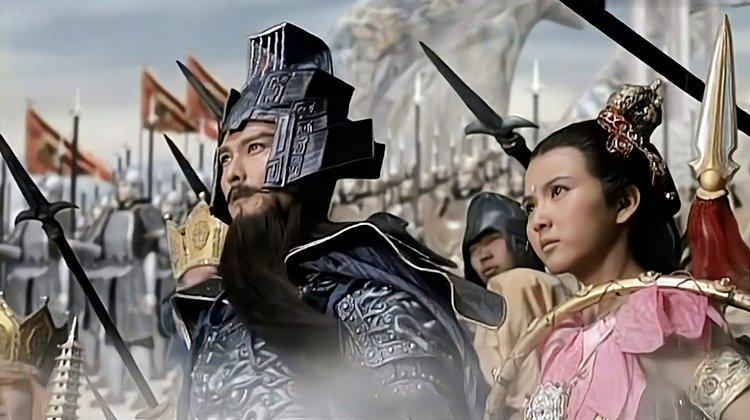 孙悟空在东海龙宫挑了哪些兵器,孙悟空是怎么打败黄眉大王的